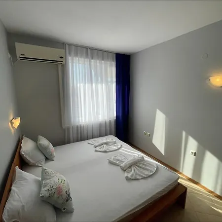 Sunny Hills - Menada