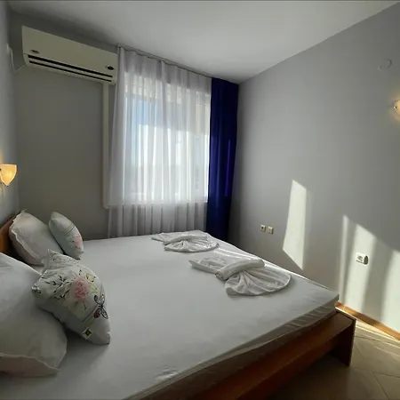 Apartmanhotel Sunny Hills - Menada 3*
